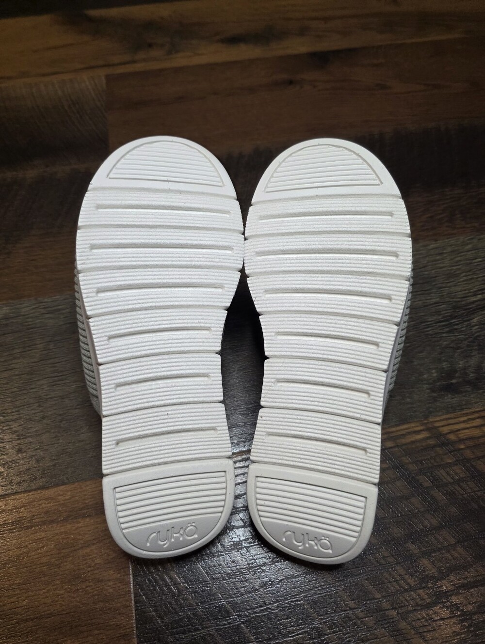 Ryka Ribbed Slip-On Slides in Abbey Green and White - Picture 3 of 8